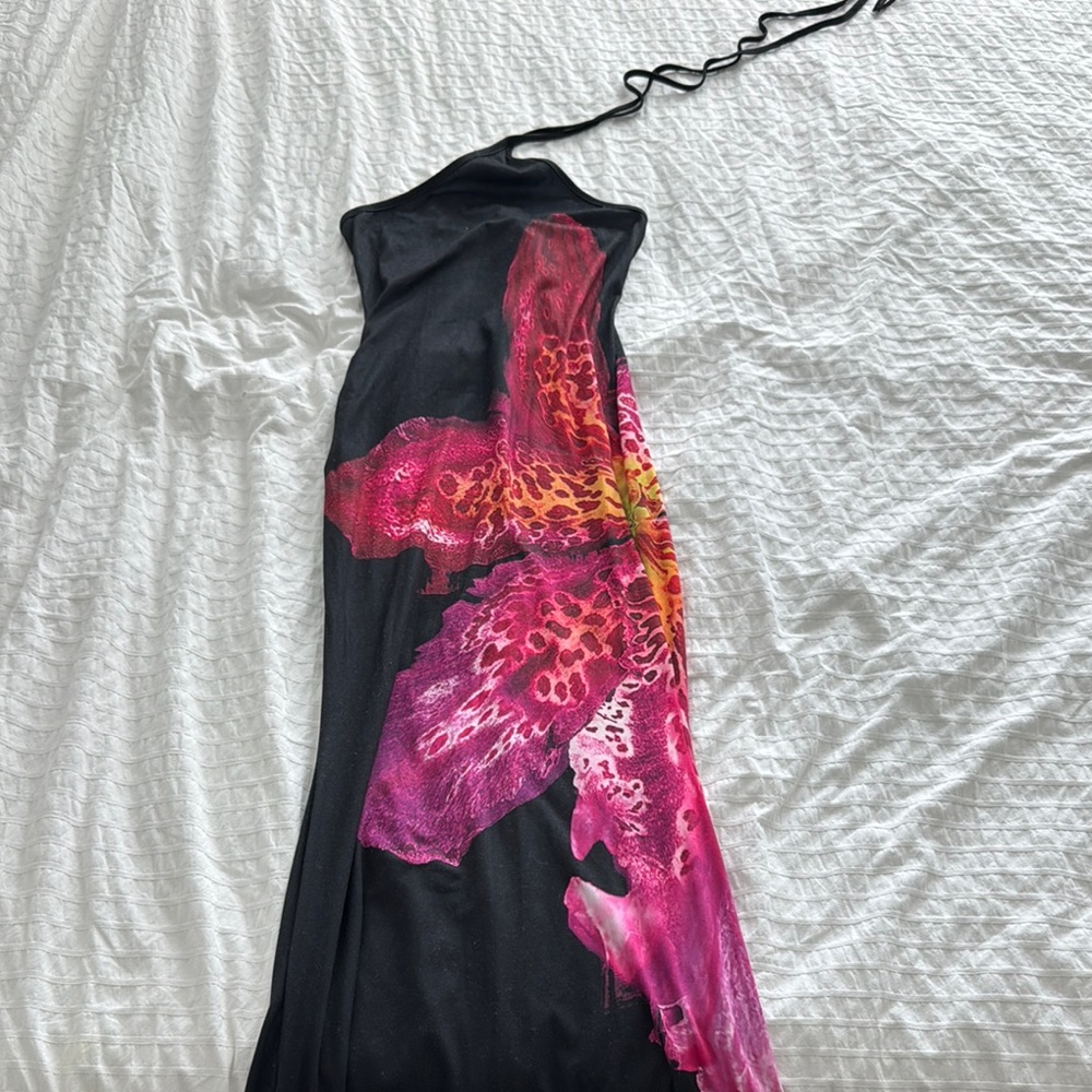 Elegant Black and Pink Halter Dress - Picture 5 of 6
